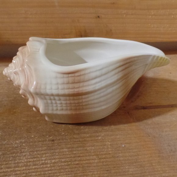Otagiri Dining Otagiri Ceramic Seashell Creamergravy Boat 4 Oz